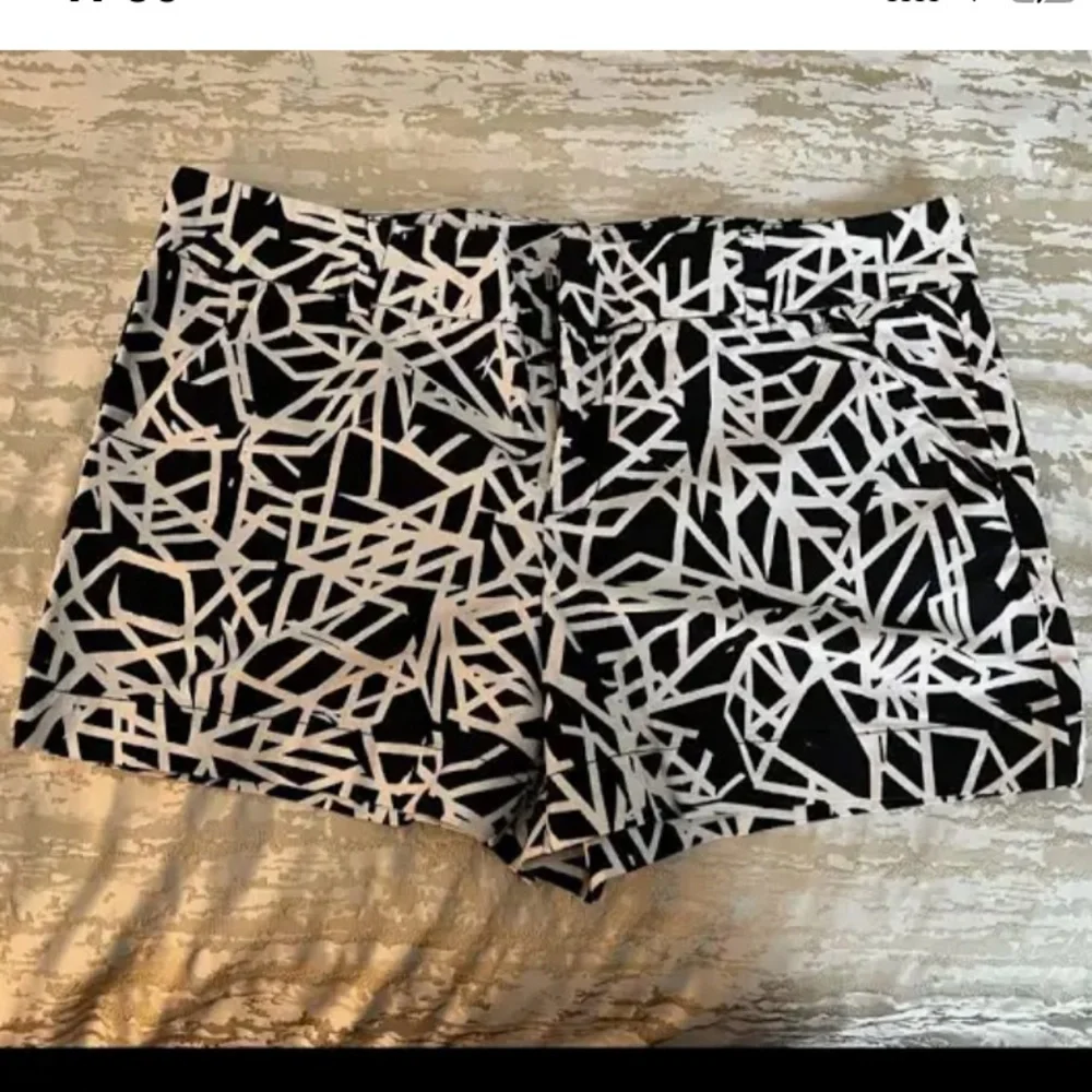 NWOT Calvin Klein women four pocket shorts Size 6 - Picture 2 of 2